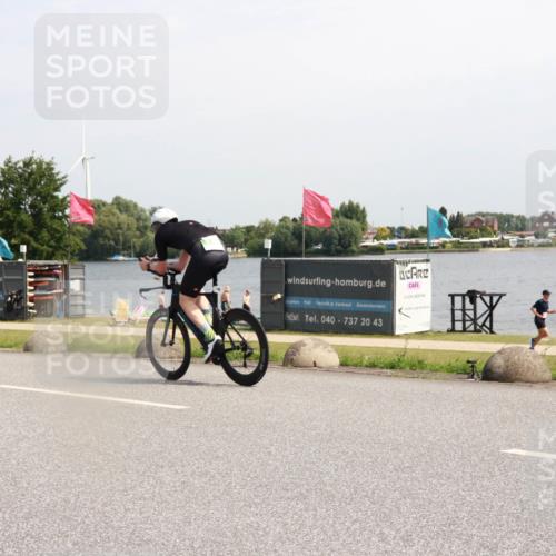 21.06.2025 - 27. Vierlanden-Triathlon H.Heesch http://msf.ph/oto/8001327 15.06.2025 11:44:58 Radfahren 746 meine-sportfotos.de