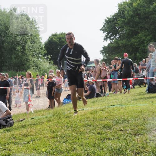 15.06.2025 - 27. Vierlanden-Triathlon KatJ http://msf.ph/oto/8001331 15.06.2025 09:57:35 Schwimmen 287, 298, 309, 324 meine-sportfotos.de