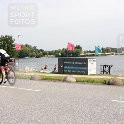 21.06.2025 - 27. Vierlanden-Triathlon H.Heesch http://msf.ph/oto/8001344 15.06.2025 11:45:00 Radfahren 746, 808 meine-sportfotos.de
