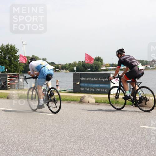 21.06.2025 - 27. Vierlanden-Triathlon H.Heesch http://msf.ph/oto/8001348 15.06.2025 11:45:01 Radfahren 643, 746, 808 meine-sportfotos.de