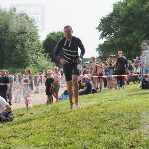 15.06.2025 - 27. Vierlanden-Triathlon KatJ http://msf.ph/oto/8001350 15.06.2025 09:57:35 Schwimmen 287, 298, 309, 324 meine-sportfotos.de