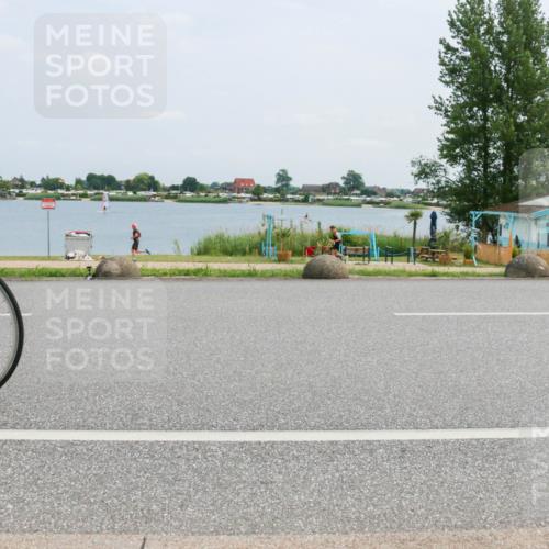 21.06.2025 - 27. Vierlanden-Triathlon H.Heesch http://msf.ph/oto/8001378 15.06.2025 12:36:25 Radfahren 893 meine-sportfotos.de