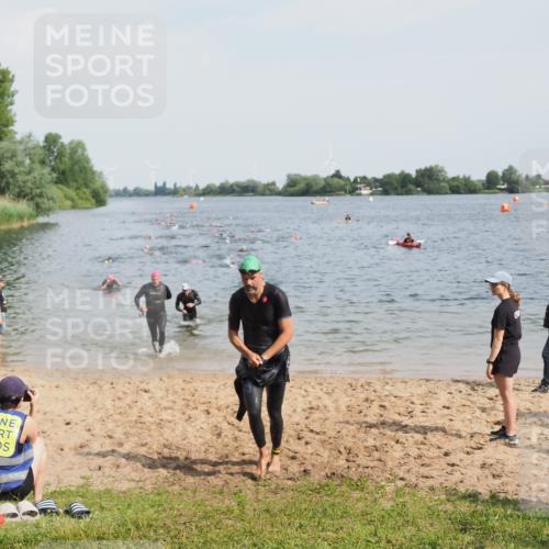 21.06.2025 - 27. Vierlanden-Triathlon MichiJ http://msf.ph/oto/8001381 15.06.2026 10:04:34 Schwimmen 390, 404, 452 meine-sportfotos.de