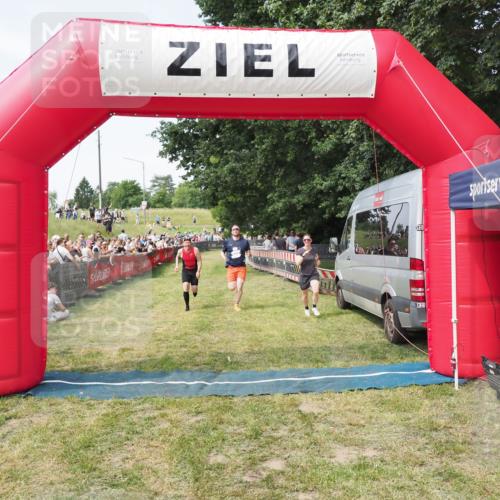 21.06.2025 - 27. Vierlanden-Triathlon MichiJ http://msf.ph/oto/8001383 15.06.2026 11:25:49 Ziel 622 meine-sportfotos.de