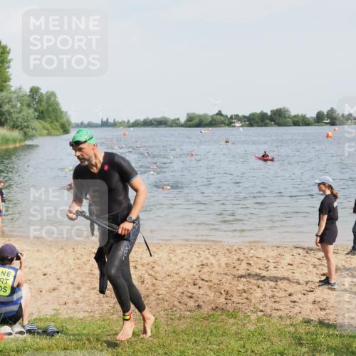 21.06.2025 - 27. Vierlanden-Triathlon MichiJ http://msf.ph/oto/8001411 15.06.2026 10:04:35 Schwimmen 390, 404, 452 meine-sportfotos.de
