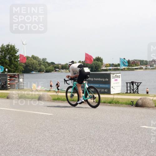 21.06.2025 - 27. Vierlanden-Triathlon H.Heesch http://msf.ph/oto/8001413 15.06.2025 11:45:11 Radfahren 641, 667, 782, 840 meine-sportfotos.de