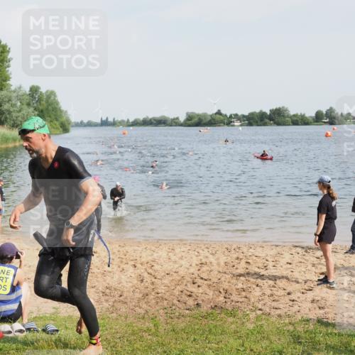 21.06.2025 - 27. Vierlanden-Triathlon MichiJ http://msf.ph/oto/8001431 15.06.2026 10:04:36 Schwimmen 390, 404, 452 meine-sportfotos.de