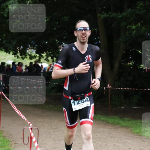 21.06.2025 - 27. Vierlanden-Triathlon Lena Gebhardt http://msf.ph/oto/8001458 15.06.2025 14:06:10 Laufen 1264 meine-sportfotos.de