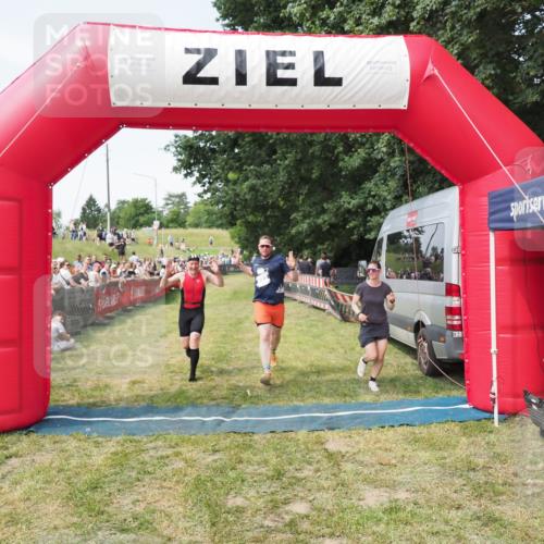 21.06.2025 - 27. Vierlanden-Triathlon MichiJ http://msf.ph/oto/8001461 15.06.2026 11:25:50 Ziel 622 meine-sportfotos.de