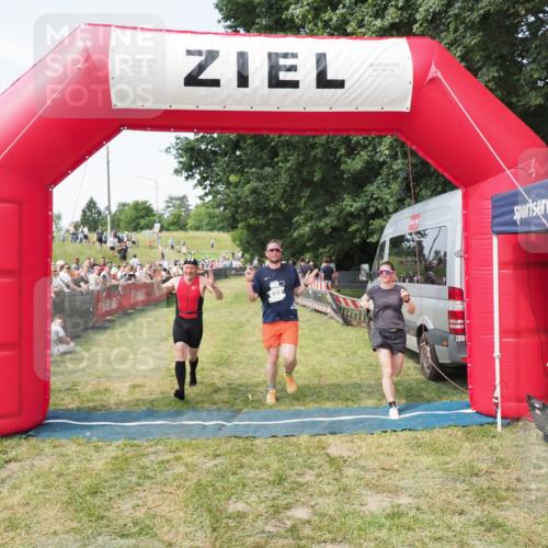 21.06.2025 - 27. Vierlanden-Triathlon MichiJ http://msf.ph/oto/8001479 15.06.2026 11:25:50 Ziel 622 meine-sportfotos.de