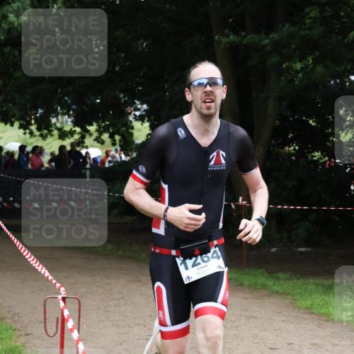 21.06.2025 - 27. Vierlanden-Triathlon Lena Gebhardt http://msf.ph/oto/8001484 15.06.2025 14:06:10 Laufen 1264 meine-sportfotos.de