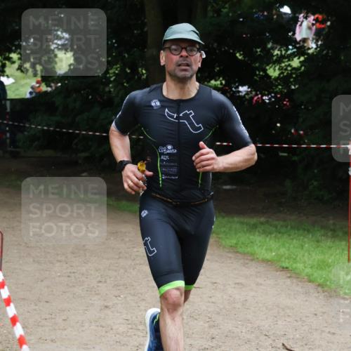 21.06.2025 - 27. Vierlanden-Triathlon Lena Gebhardt http://msf.ph/oto/8001517 15.06.2025 14:06:21 Laufen  meine-sportfotos.de