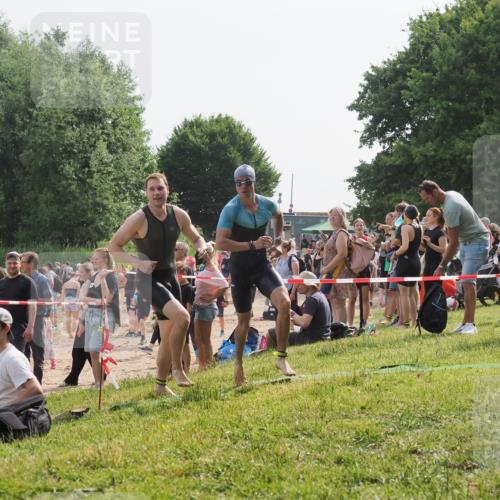 15.06.2025 - 27. Vierlanden-Triathlon KatJ http://msf.ph/oto/8001521 15.06.2025 09:57:41 Schwimmen 287, 298, 309, 340 meine-sportfotos.de