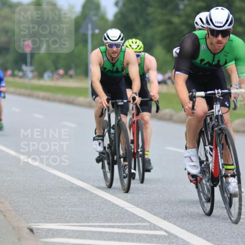 21.06.2025 - 27. Vierlanden-Triathlon H.Heesch http://msf.ph/oto/8001538 15.06.2025 12:38:48 Radfahren 792, 1039, 1040, 1042, 1043, 1044, 1045, 1046, 1047, 1048 meine-sportfotos.de
