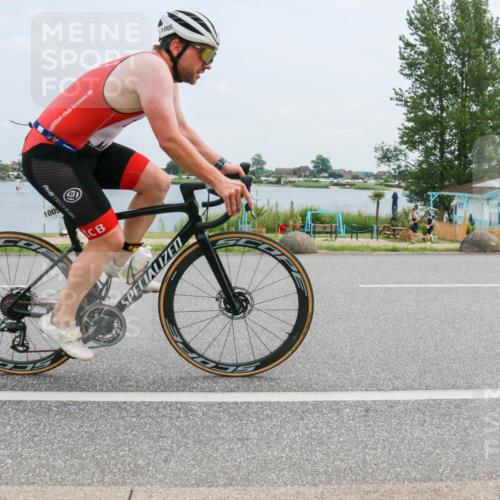 21.06.2025 - 27. Vierlanden-Triathlon H.Heesch http://msf.ph/oto/8001542 15.06.2025 12:37:12 Radfahren 904, 1005 meine-sportfotos.de