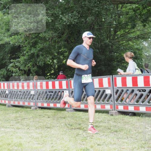 21.06.2025 - 27. Vierlanden-Triathlon KatJ http://msf.ph/oto/8001562 15.06.2025 12:55:07 Ziel 116, 656 meine-sportfotos.de