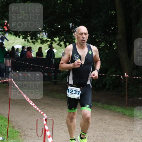 21.06.2025 - 27. Vierlanden-Triathlon Lena Gebhardt http://msf.ph/oto/8001564 15.06.2025 14:06:39 Laufen 20, 1237 meine-sportfotos.de