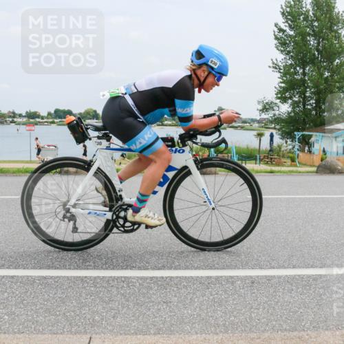 21.06.2025 - 27. Vierlanden-Triathlon H.Heesch http://msf.ph/oto/8001568 15.06.2025 12:37:18 Radfahren 930 meine-sportfotos.de