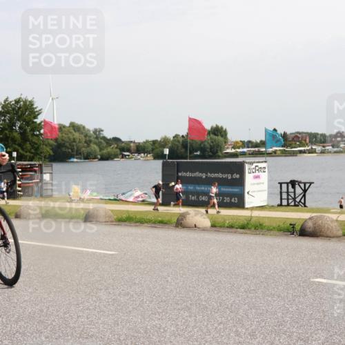21.06.2025 - 27. Vierlanden-Triathlon H.Heesch http://msf.ph/oto/8001577 15.06.2025 11:45:36 Radfahren 728 meine-sportfotos.de