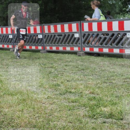 21.06.2025 - 27. Vierlanden-Triathlon KatJ http://msf.ph/oto/8001578 15.06.2025 12:55:14 Ziel 116 meine-sportfotos.de