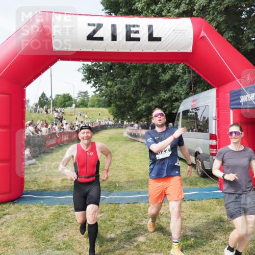 21.06.2025 - 27. Vierlanden-Triathlon MichiJ http://msf.ph/oto/8001592 15.06.2026 11:25:52 Ziel 622 meine-sportfotos.de