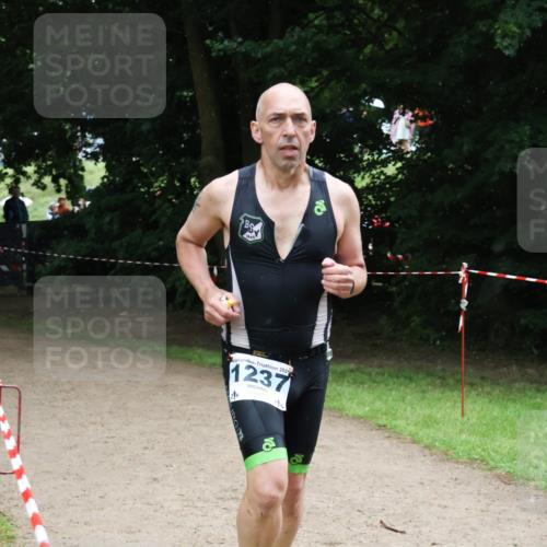 21.06.2025 - 27. Vierlanden-Triathlon Lena Gebhardt http://msf.ph/oto/8001604 15.06.2025 14:06:40 Laufen 2025, 1237 meine-sportfotos.de