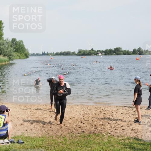 21.06.2025 - 27. Vierlanden-Triathlon MichiJ http://msf.ph/oto/8001612 15.06.2026 10:04:40 Schwimmen 390, 404, 452 meine-sportfotos.de