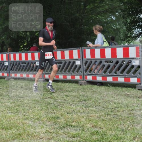 21.06.2025 - 27. Vierlanden-Triathlon KatJ http://msf.ph/oto/8001621 15.06.2025 12:55:14 Ziel 116 meine-sportfotos.de