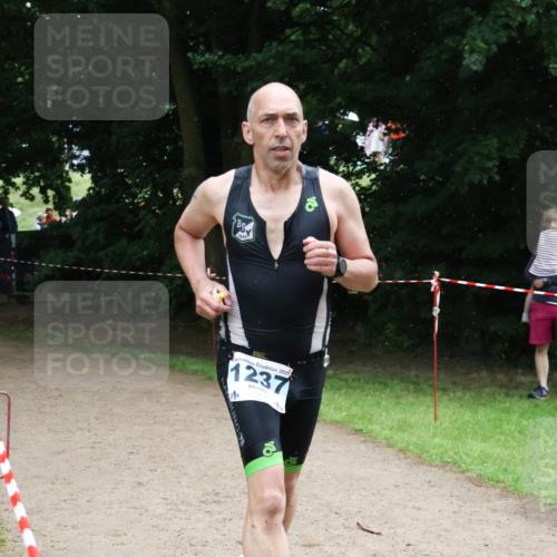 21.06.2025 - 27. Vierlanden-Triathlon Lena Gebhardt http://msf.ph/oto/8001622 15.06.2025 14:06:40 Laufen 2025, 1237 meine-sportfotos.de