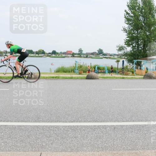 21.06.2025 - 27. Vierlanden-Triathlon H.Heesch http://msf.ph/oto/8001633 15.06.2025 12:37:22 Radfahren 1078, 1079, 1080 meine-sportfotos.de