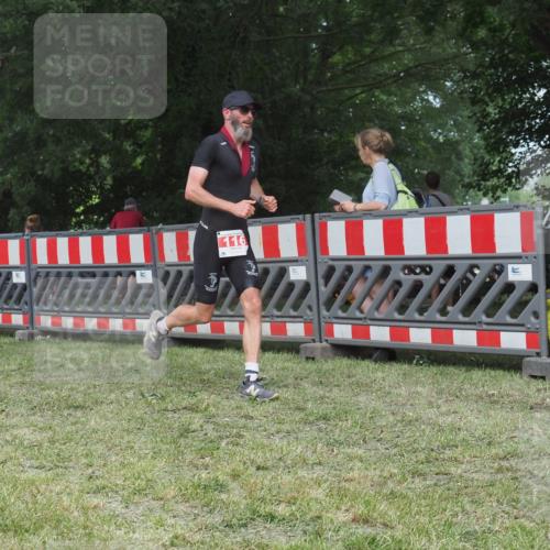 21.06.2025 - 27. Vierlanden-Triathlon KatJ http://msf.ph/oto/8001635 15.06.2025 12:55:14 Ziel 116 meine-sportfotos.de