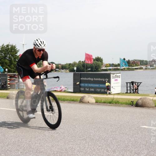 21.06.2025 - 27. Vierlanden-Triathlon H.Heesch http://msf.ph/oto/8001645 15.06.2025 11:46:05 Radfahren 32, 658 meine-sportfotos.de