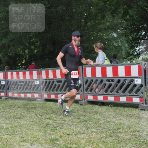 21.06.2025 - 27. Vierlanden-Triathlon KatJ http://msf.ph/oto/8001649 15.06.2025 12:55:15 Ziel 116 meine-sportfotos.de