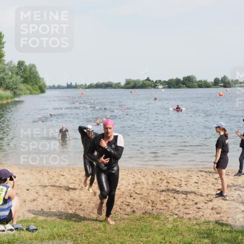 21.06.2025 - 27. Vierlanden-Triathlon MichiJ http://msf.ph/oto/8001664 15.06.2026 10:04:41 Schwimmen 390, 404, 452 meine-sportfotos.de