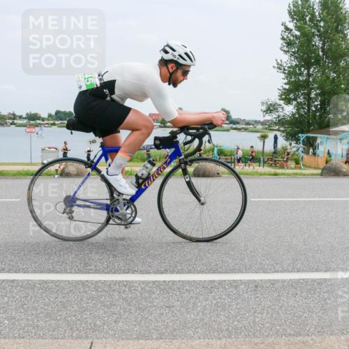 21.06.2025 - 27. Vierlanden-Triathlon H.Heesch http://msf.ph/oto/8001665 15.06.2025 12:37:41 Radfahren 745 meine-sportfotos.de