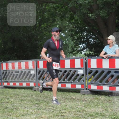 21.06.2025 - 27. Vierlanden-Triathlon KatJ http://msf.ph/oto/8001669 15.06.2025 12:55:15 Ziel 116 meine-sportfotos.de