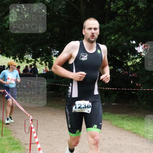 21.06.2025 - 27. Vierlanden-Triathlon Lena Gebhardt http://msf.ph/oto/8001675 15.06.2025 14:06:42 Laufen 1236 meine-sportfotos.de