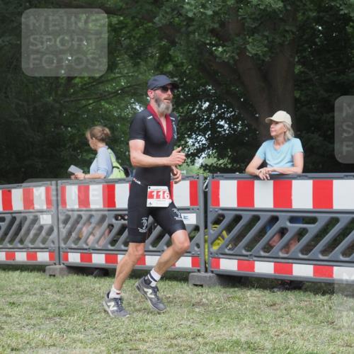 21.06.2025 - 27. Vierlanden-Triathlon KatJ http://msf.ph/oto/8001677 15.06.2025 12:55:15 Ziel 116 meine-sportfotos.de