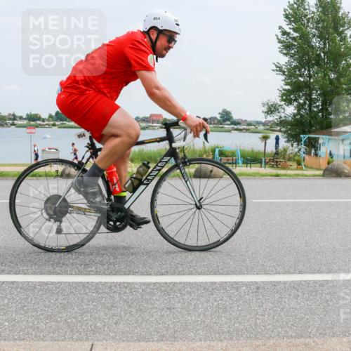 21.06.2025 - 27. Vierlanden-Triathlon H.Heesch http://msf.ph/oto/8001682 15.06.2025 12:37:58 Radfahren 858, 954 meine-sportfotos.de