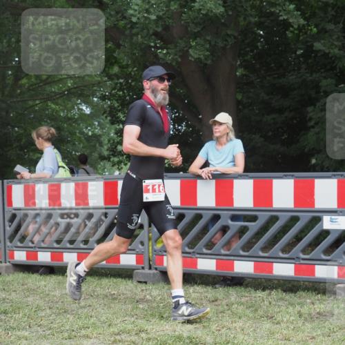 21.06.2025 - 27. Vierlanden-Triathlon KatJ http://msf.ph/oto/8001685 15.06.2025 12:55:15 Ziel 116 meine-sportfotos.de