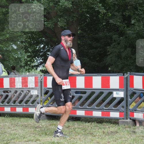 21.06.2025 - 27. Vierlanden-Triathlon KatJ http://msf.ph/oto/8001689 15.06.2025 12:55:15 Ziel 116 meine-sportfotos.de
