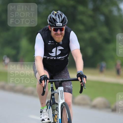 21.06.2025 - 27. Vierlanden-Triathlon H.Heesch http://msf.ph/oto/8001691 15.06.2025 12:39:08 Radfahren 843, 945 meine-sportfotos.de