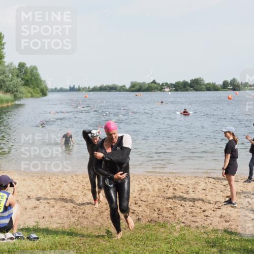 21.06.2025 - 27. Vierlanden-Triathlon MichiJ http://msf.ph/oto/8001695 15.06.2026 10:04:41 Schwimmen 390, 404, 452 meine-sportfotos.de