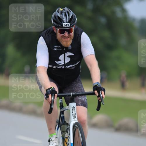 21.06.2025 - 27. Vierlanden-Triathlon H.Heesch http://msf.ph/oto/8001702 15.06.2025 12:39:08 Radfahren 843, 945 meine-sportfotos.de