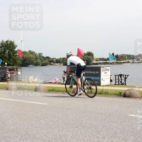 21.06.2025 - 27. Vierlanden-Triathlon H.Heesch http://msf.ph/oto/8001713 15.06.2025 11:46:15 Radfahren 215, 663, 803, 886 meine-sportfotos.de
