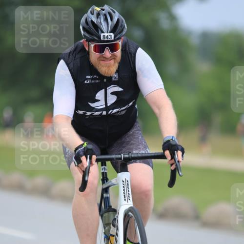 21.06.2025 - 27. Vierlanden-Triathlon H.Heesch http://msf.ph/oto/8001716 15.06.2025 12:39:08 Radfahren 843, 945 meine-sportfotos.de