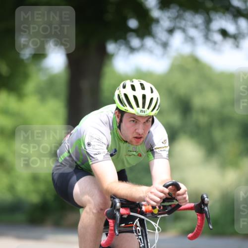 15.06.2025 - 7 Türme Triathlon Yannick Fuchs http://msf.ph/oto/8001726 15.06.2025 12:29:05 Radfahren 353 meine-sportfotos.de