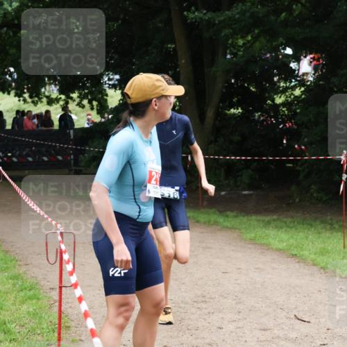 21.06.2025 - 27. Vierlanden-Triathlon Lena Gebhardt http://msf.ph/oto/8001733 15.06.2025 14:06:47 Laufen 2 meine-sportfotos.de