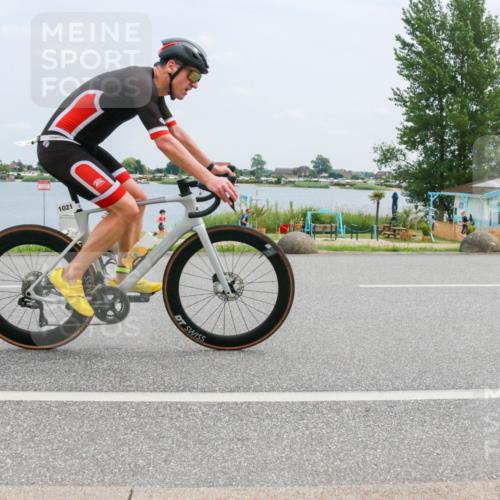 21.06.2025 - 27. Vierlanden-Triathlon H.Heesch http://msf.ph/oto/8001741 15.06.2025 12:38:06 Radfahren 879, 1021 meine-sportfotos.de