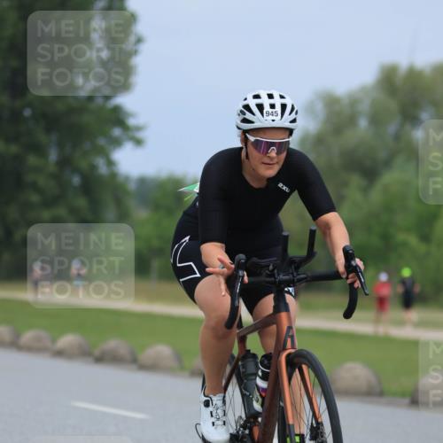 21.06.2025 - 27. Vierlanden-Triathlon H.Heesch http://msf.ph/oto/8001744 15.06.2025 12:39:16 Radfahren 945 meine-sportfotos.de
